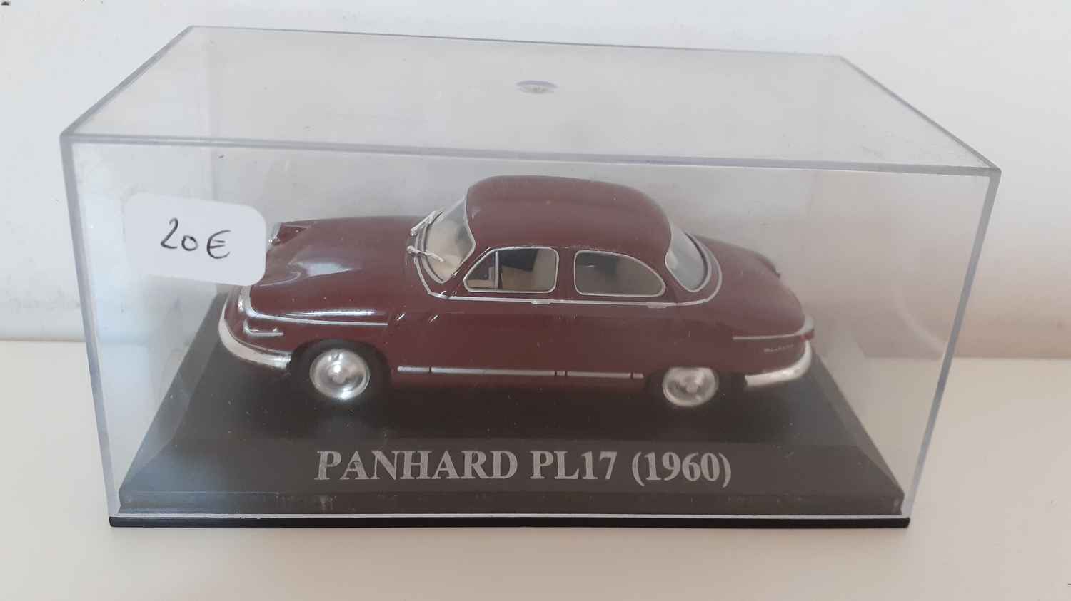 Panhard PL17 bordeaux de 1960