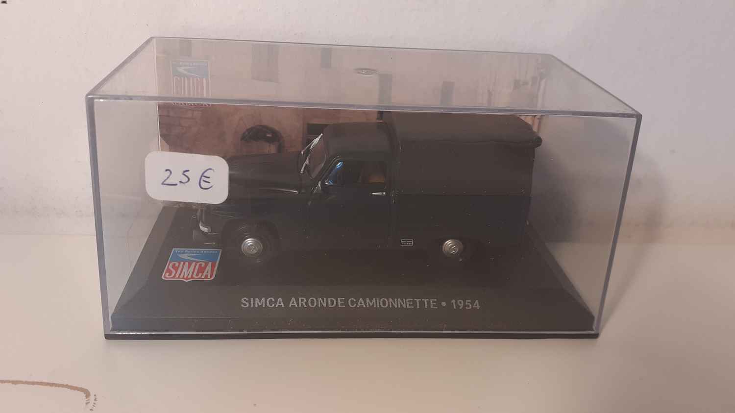 SIMCA Aronde camionnette bâchée noire de 1954