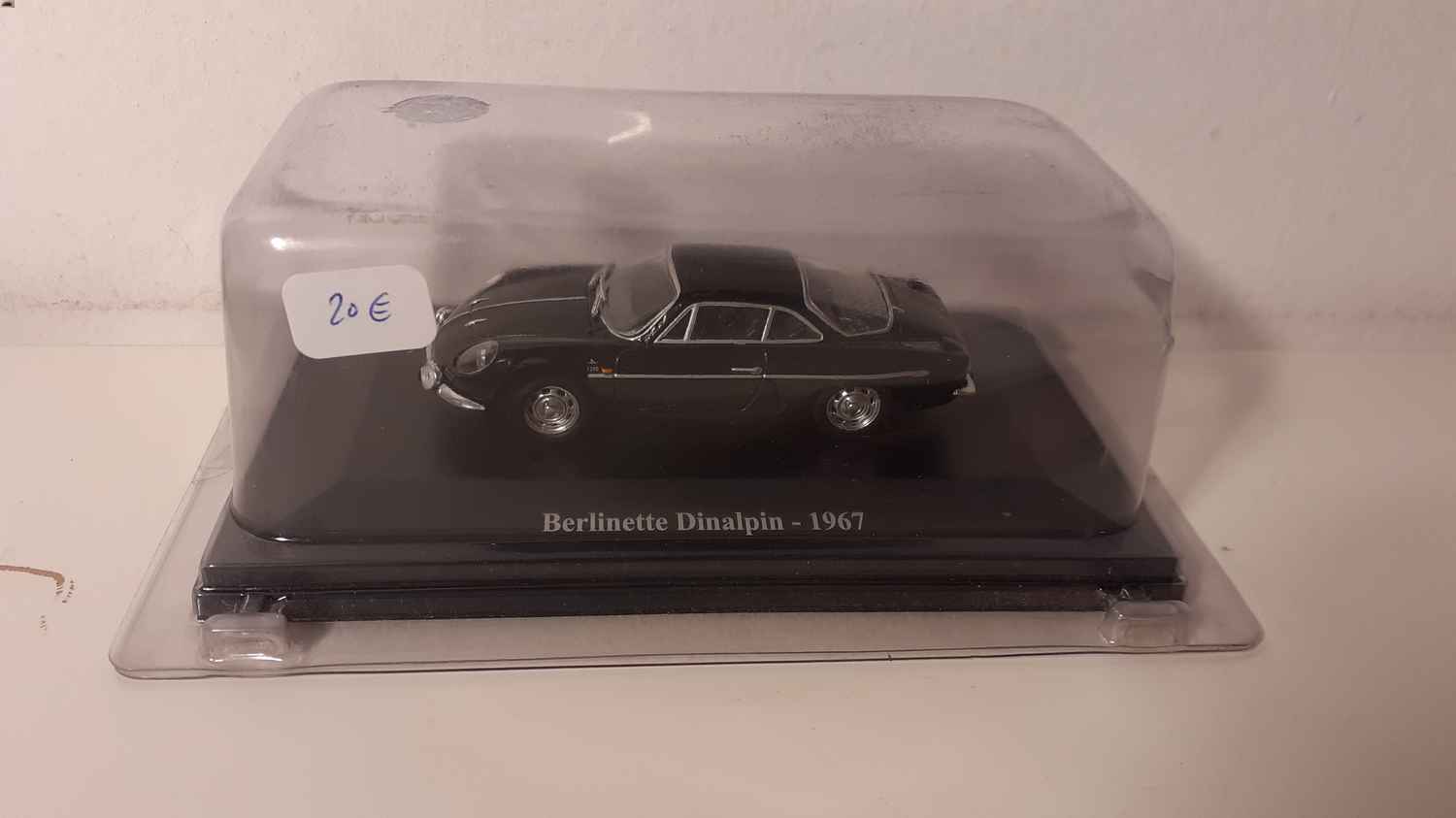 Renault Alpine Berlinette Dinalpin noire de 1967