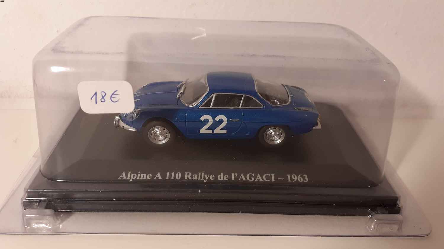 Renault Alpine A110 rallye de l'AGACI bleue de 1963 (numéro 22)