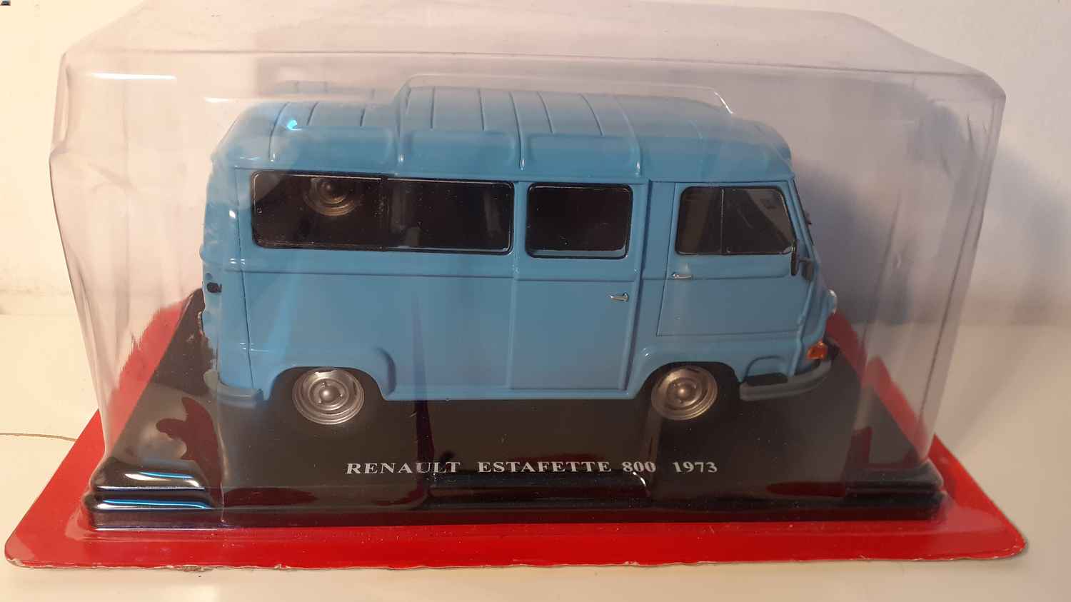 Renault estafette 800 bleue de 1973 (échelle 1/24ème)