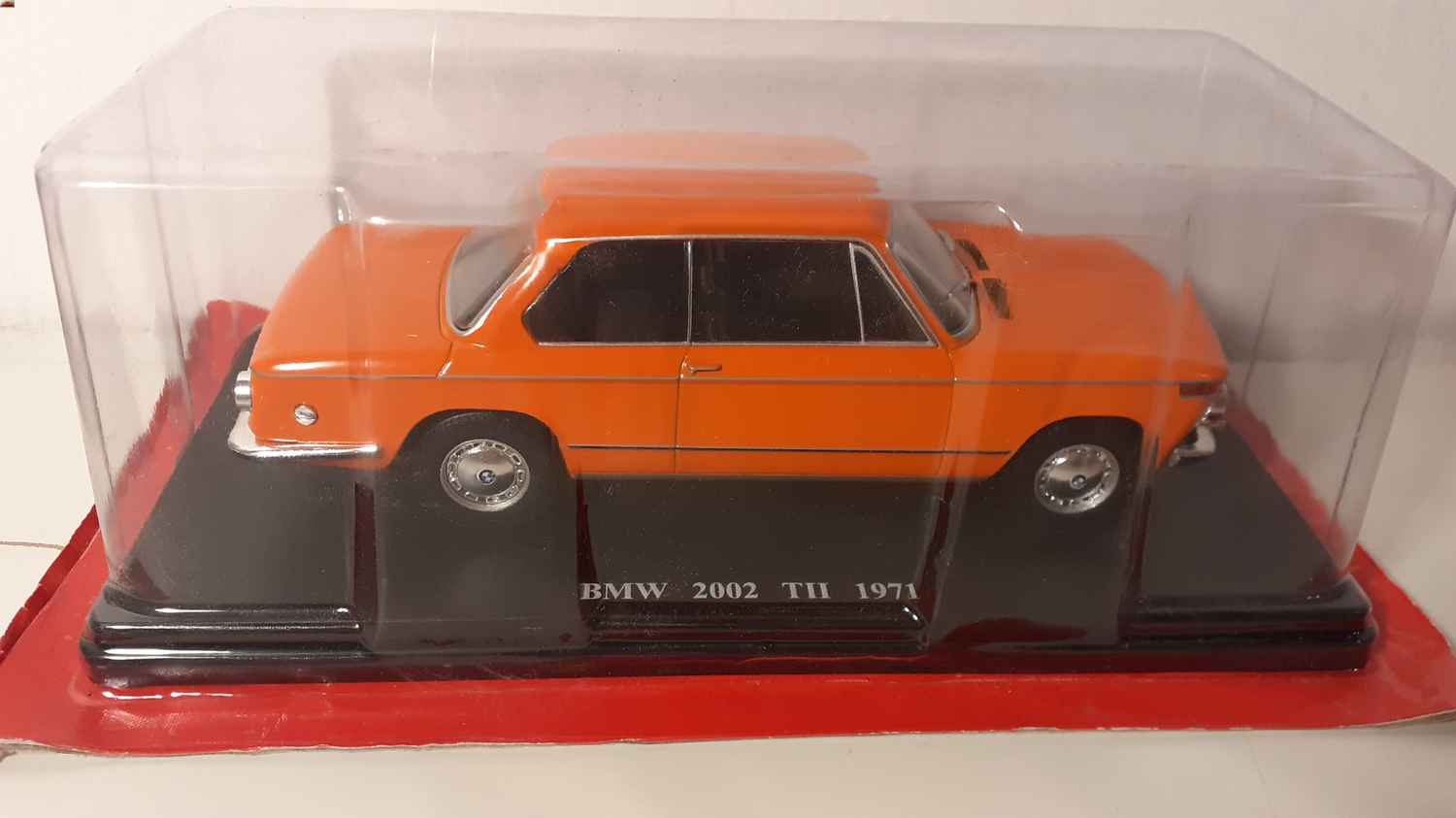 BMW 2002 TII orange de 1971 (échelle 1/24ème)