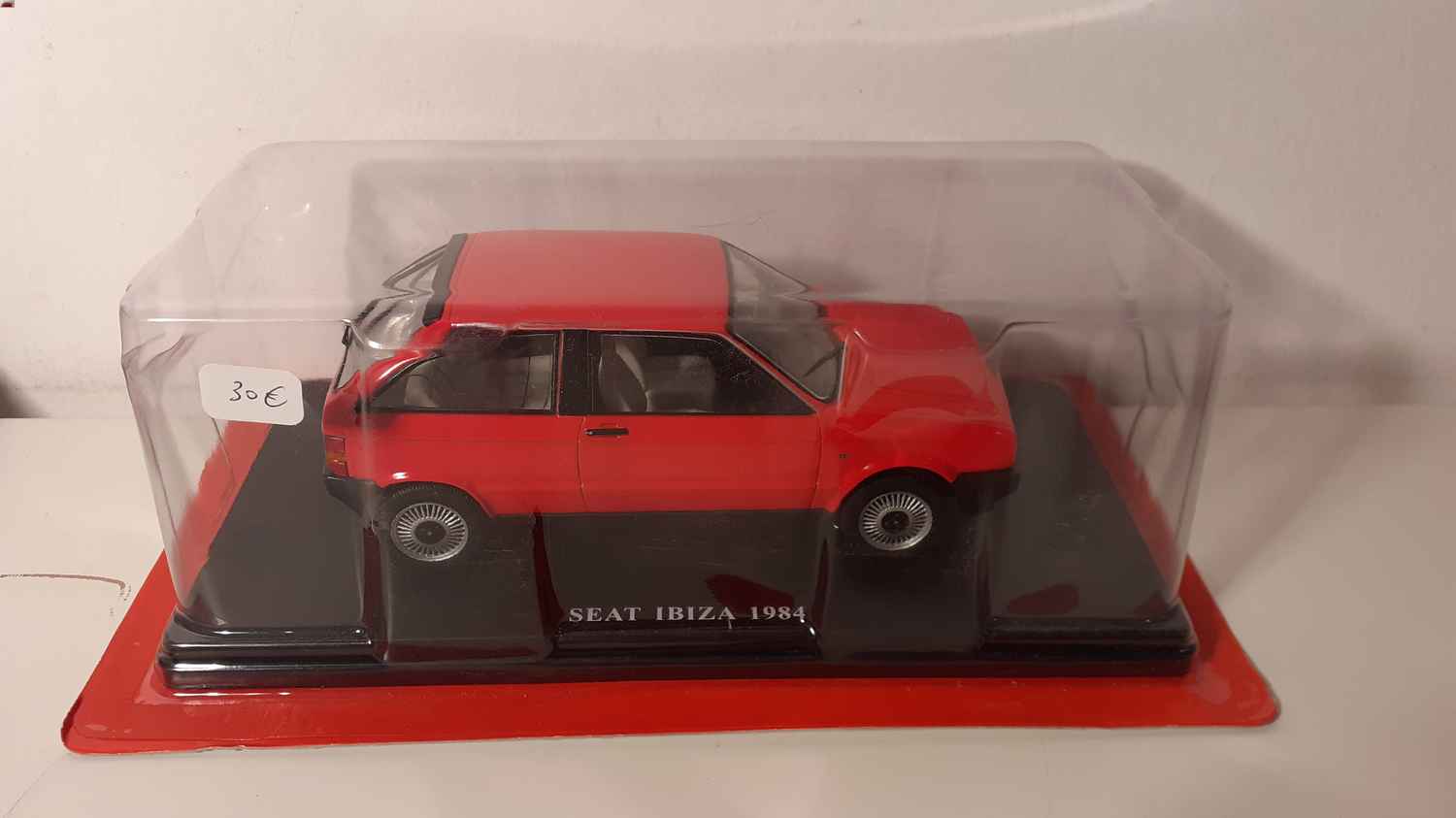 Seat Ibiza rouge de 1984 (échelle 1/24ème)