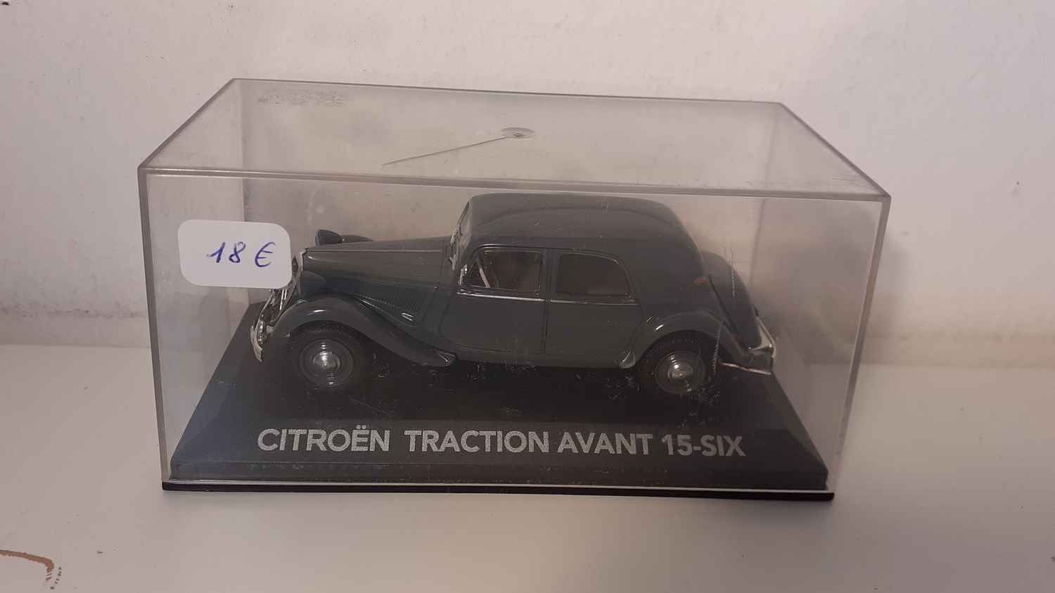 Citroën traction avant 15-six grise