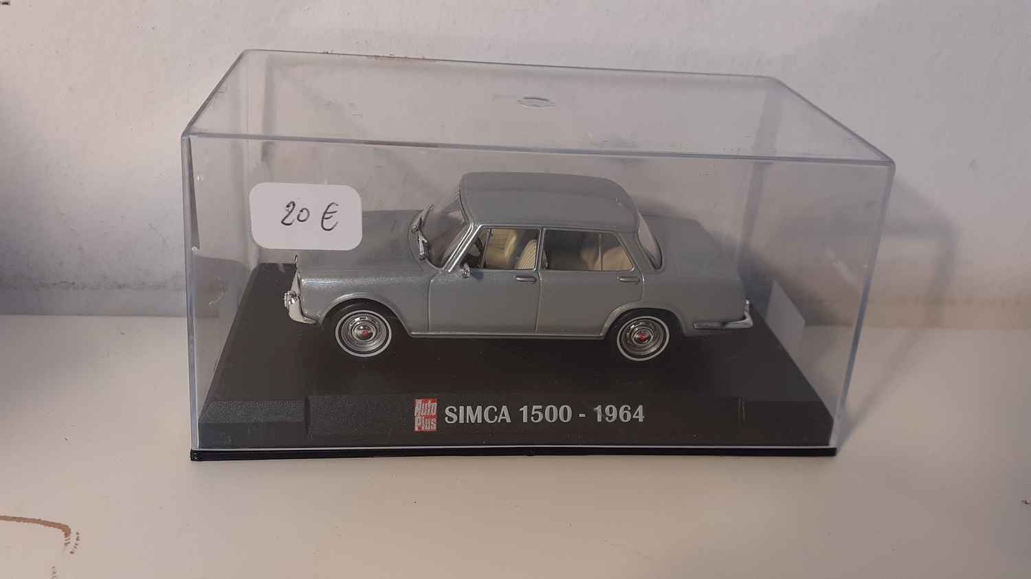 Simca 1500 grise de 1964