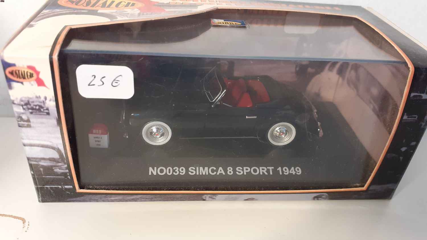 Simca 8 sport noire de 1949 (Nostalgie)