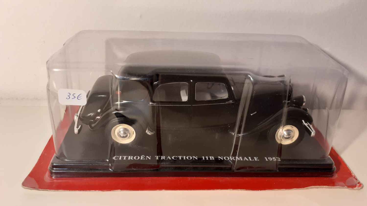 Citroên traction 11B normale noire de 1952 (échelle 1/24ème)