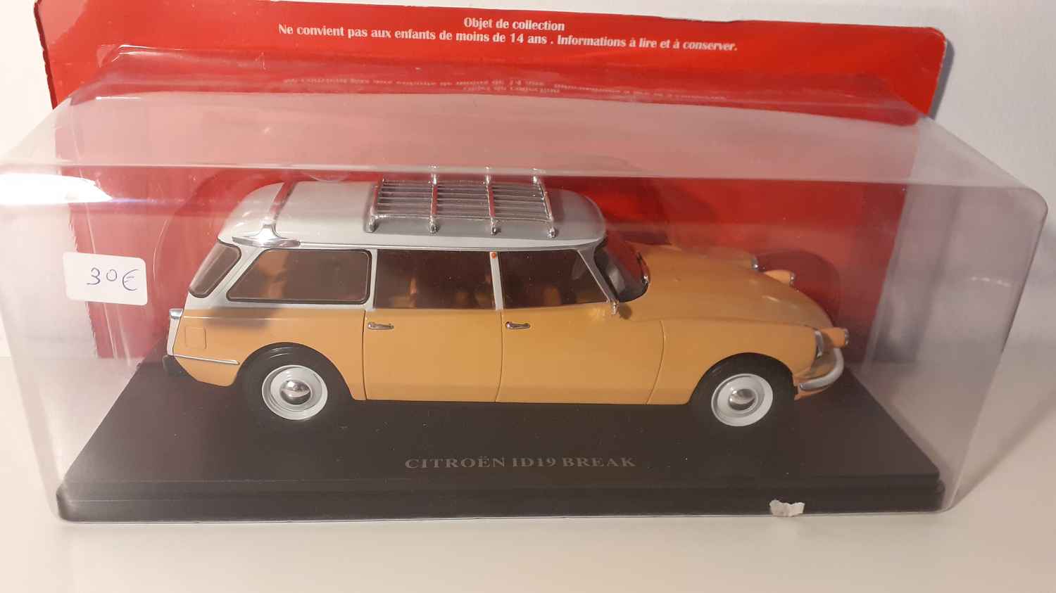 Citroên ID 19 break marron clair et toit blanc cassé (échelle 1/24ème)