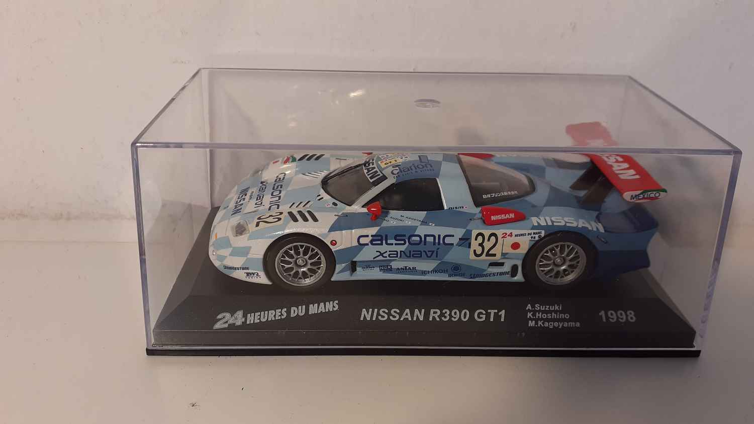 Nissan R390 GT1 bleue numéro 32 (24 heures du Mans de 1998)