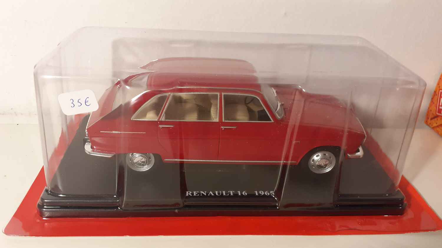 Renault 16 bordeaux / rouge foncée de 1965 (échelle 1/24ème)