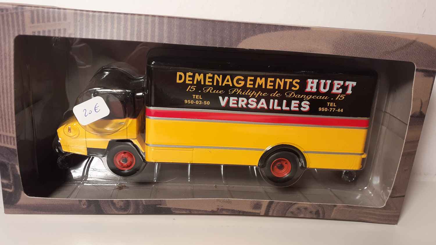 Camion Berliet Stradair fourgon déménagements HUET