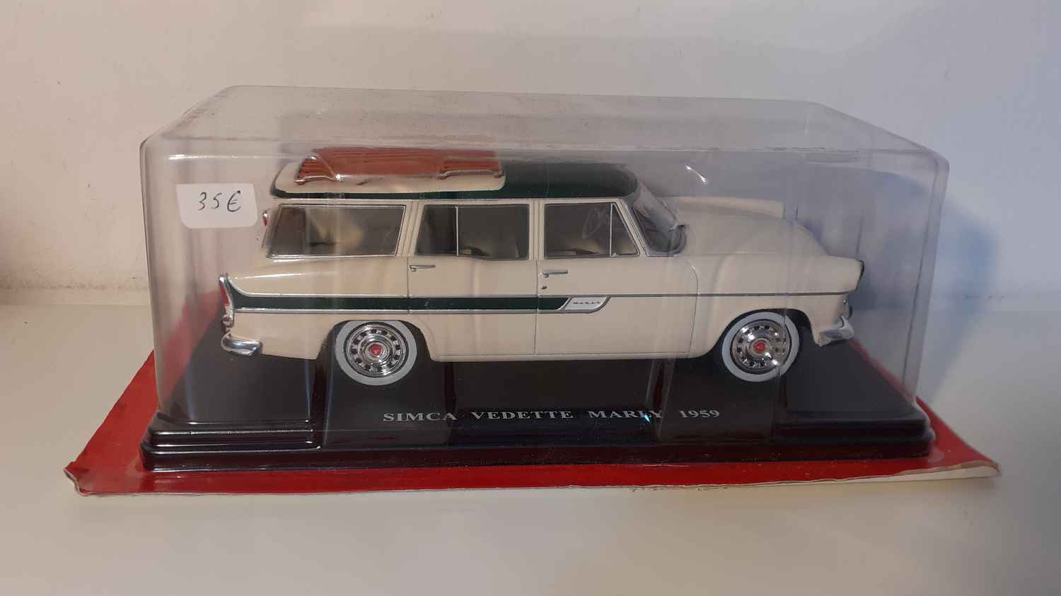 Simca Vedette Marly beige et toit vert avec galerie de 1959 (échelle 1/24ème)