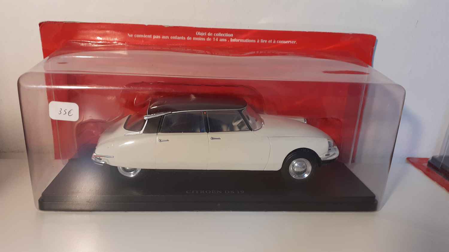 Citroën DS 19 beige et toit bordeaux (échelle 1/24ème)