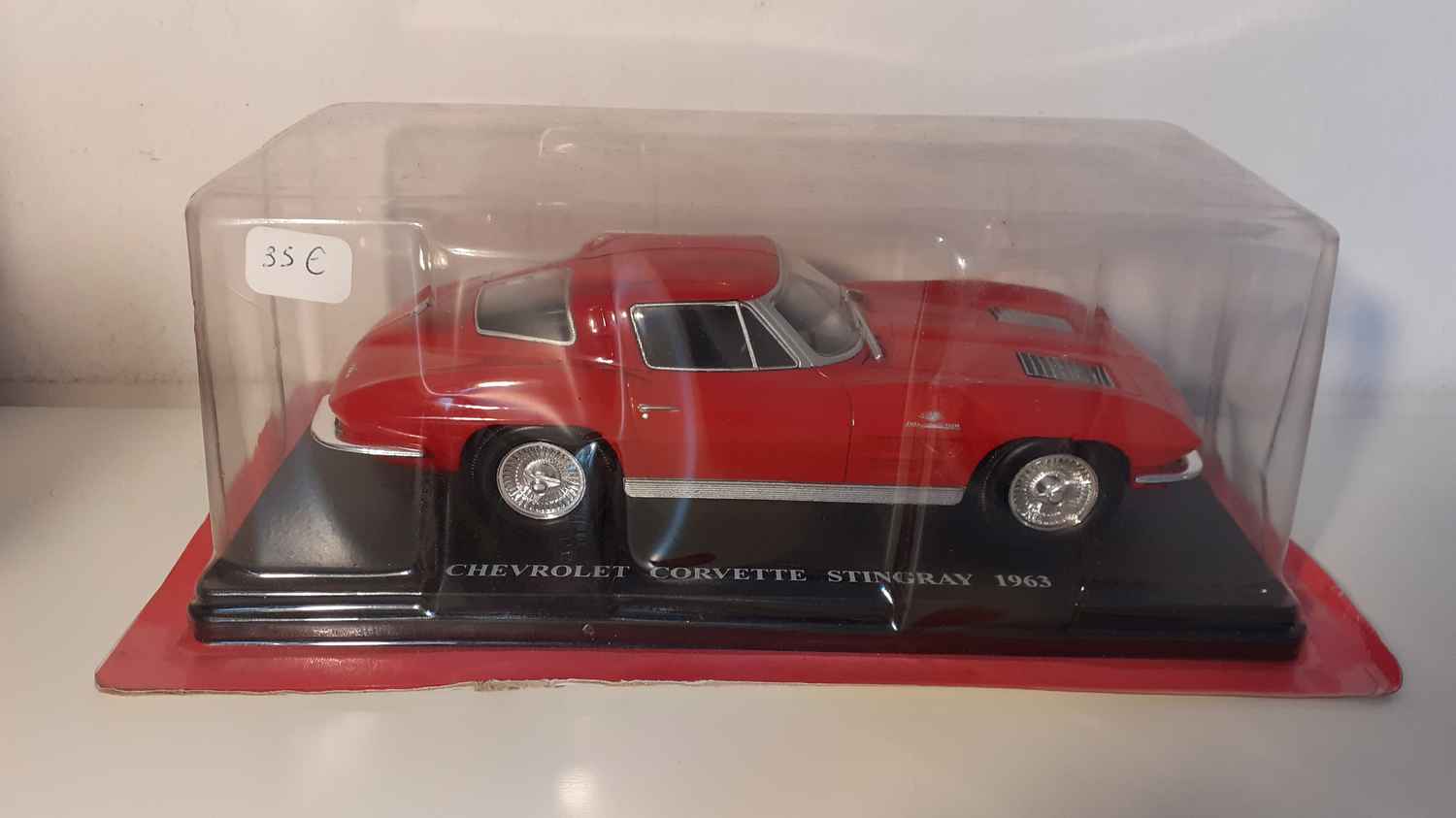 Chevrolet Corvette Stingray rouge foncée de 1963 (échelle 1/24ème)