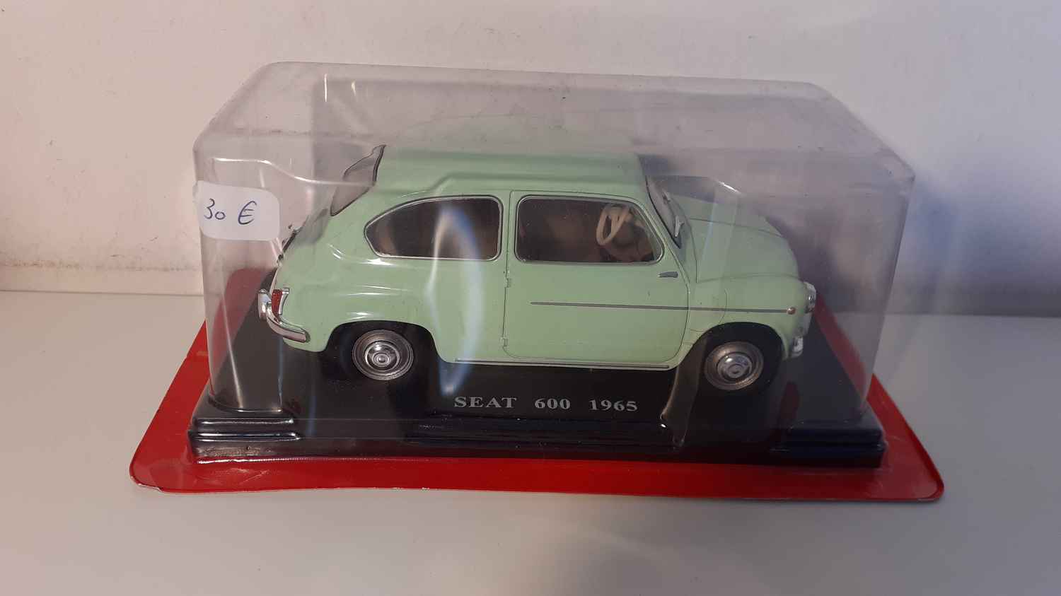 Seat 600 verte pâle de 1965 (échelle 1/24ème)