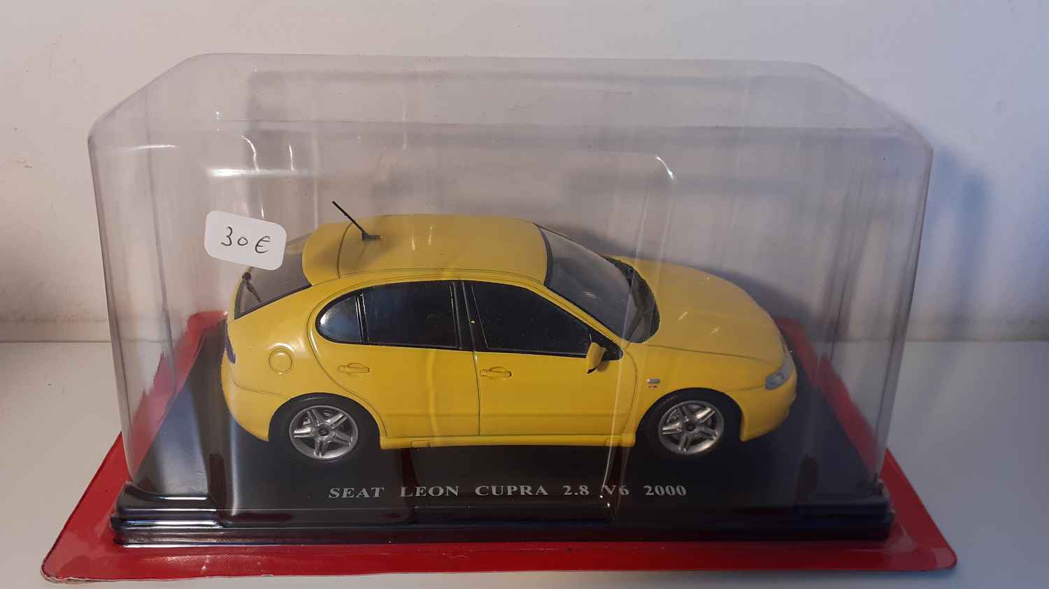 Seat Léon Cupra 2.8 V6 jaune de 2000 (échelle 1/24ème)