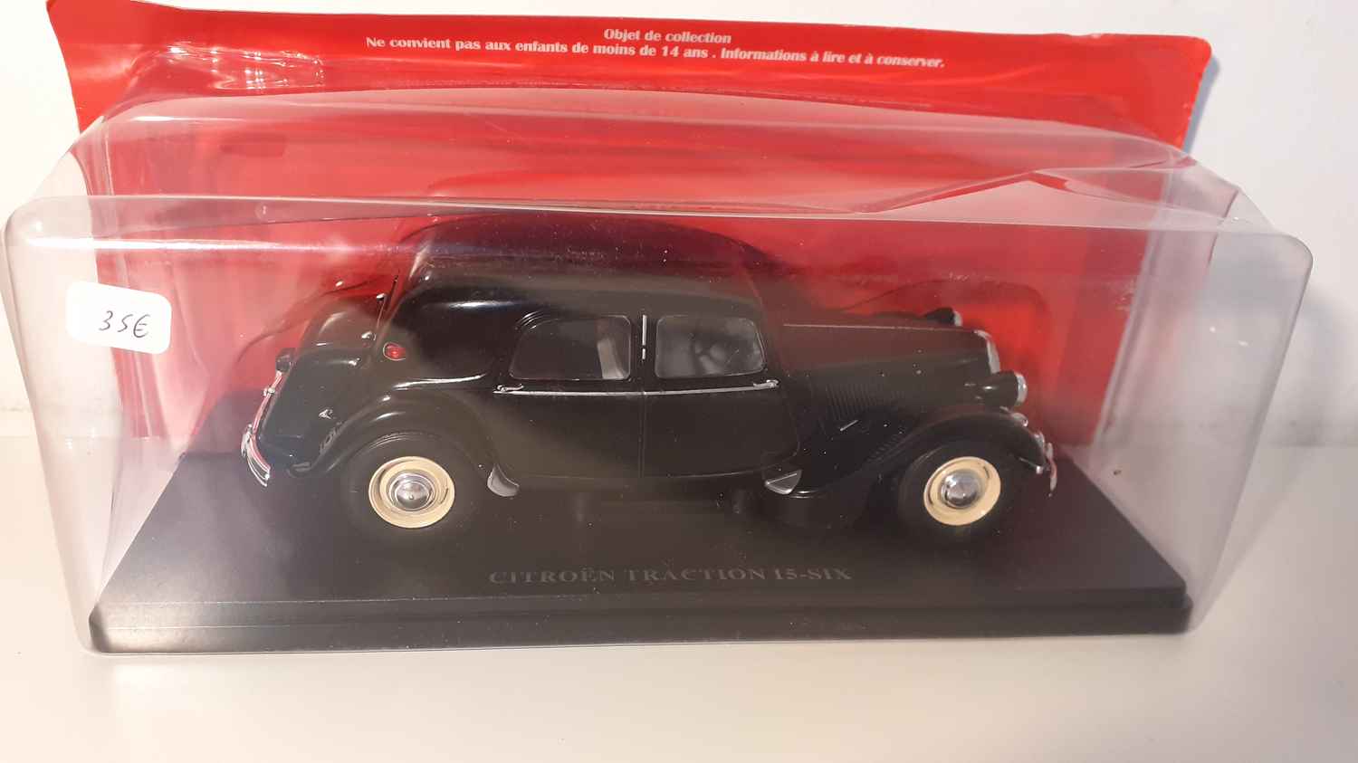 Citroën Traction 15-six noire (échelle 1/24ème)