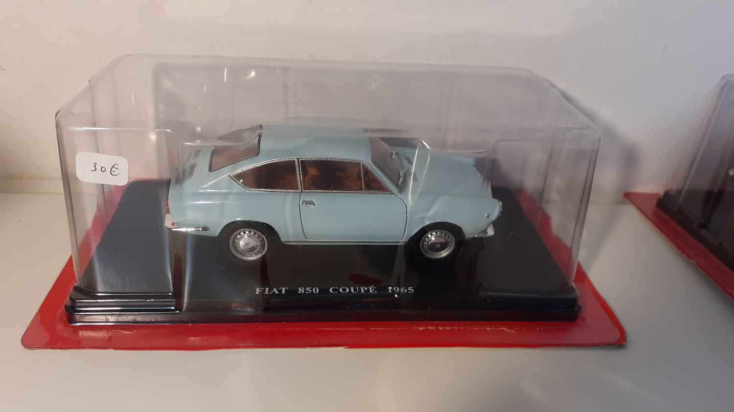 Fiat 850 coupé bleu pâle de 1965 (échelle 1/24ème)