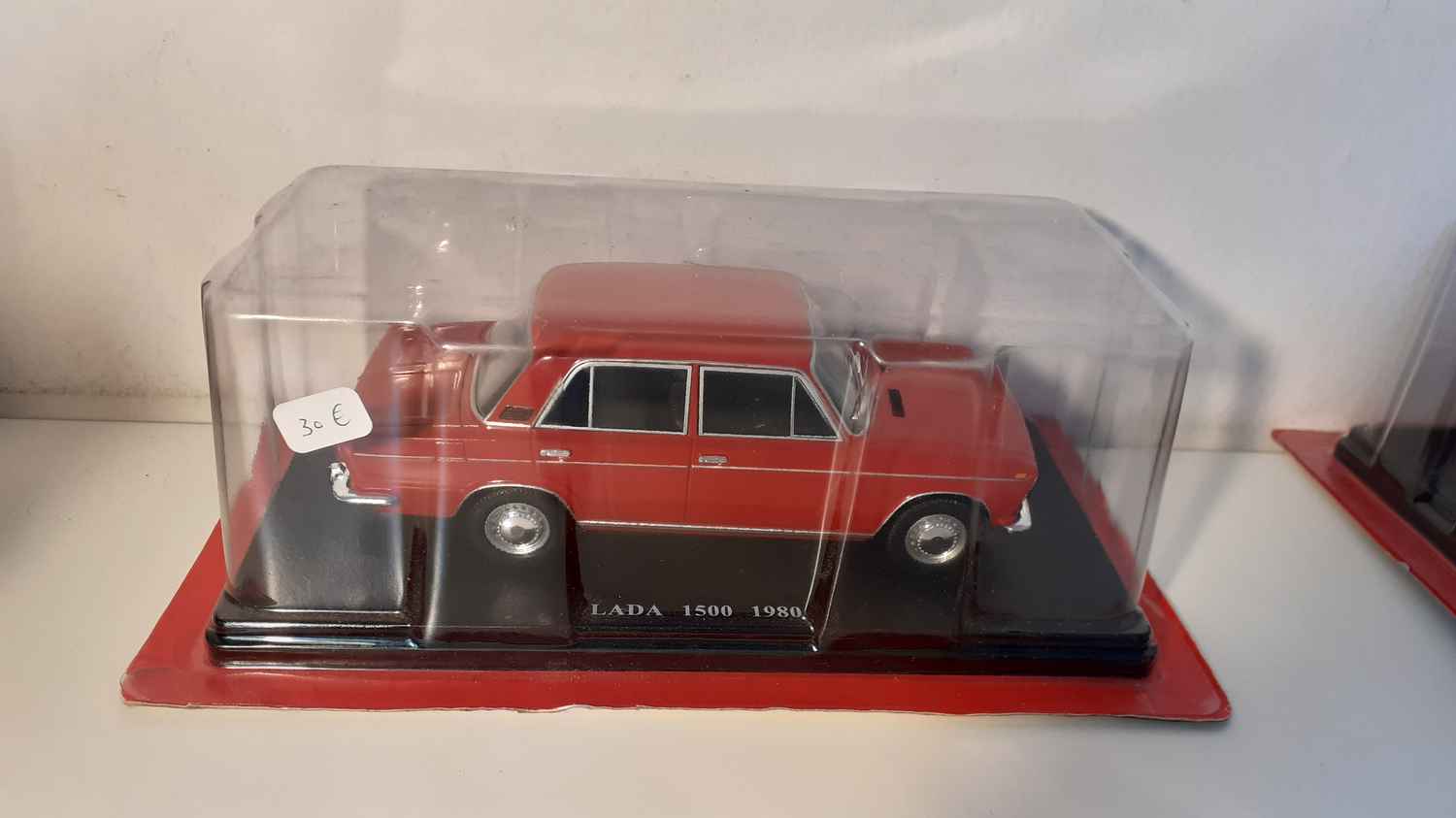 Lada 1500 rouge foncé/marron? de 1980 (échelle 1/24ème)