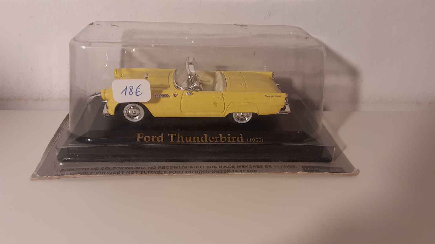 Ford Thunderbird jaune de 1955 (voiture américaine)