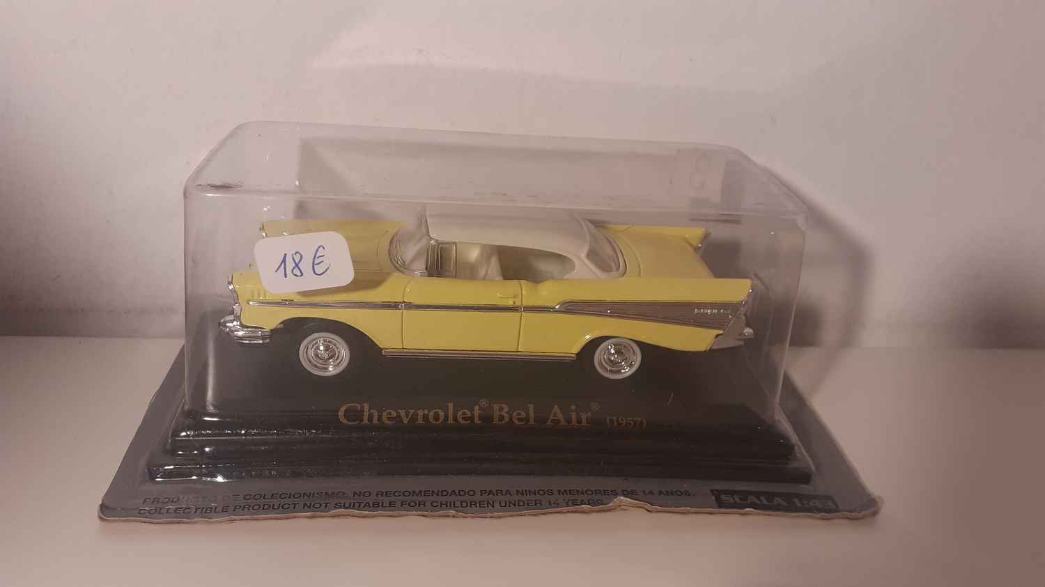 Chevrolet Bel Air jaune de 1957 (voiture américaine)