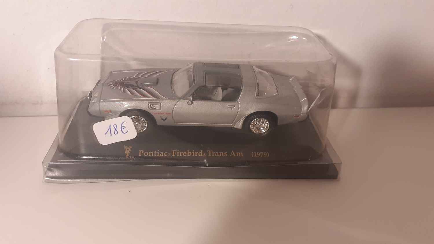 Pontiac Firebird Trans Am grise de 1979 (voiture américaine)