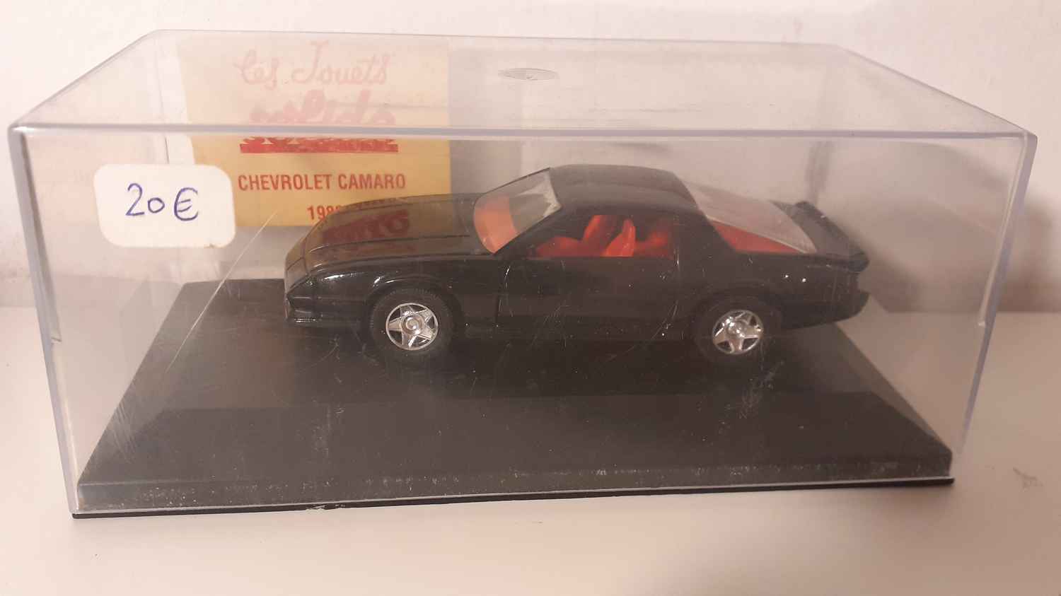 Chevrolet Camaro noire de 1983 (voiture américaine)