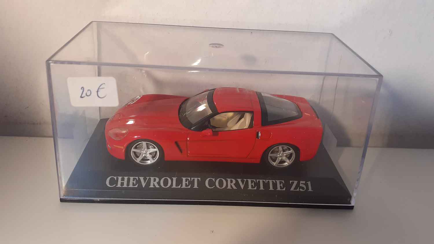 Chevrolet Corvette Z51 rouge (voiture américaine)