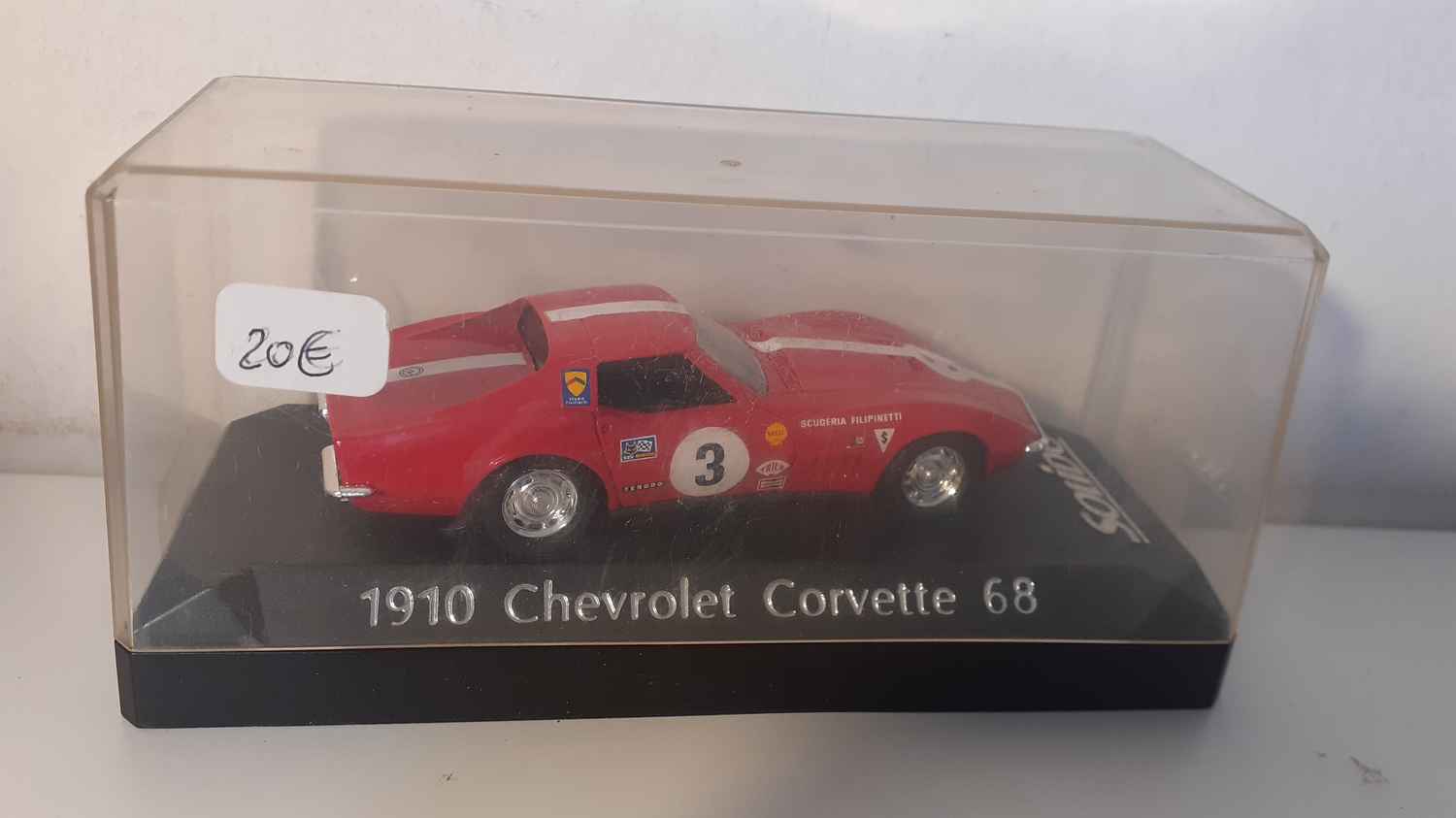 Chevrolet Corvette rouge avec le numéro 3 (voiture américaine)