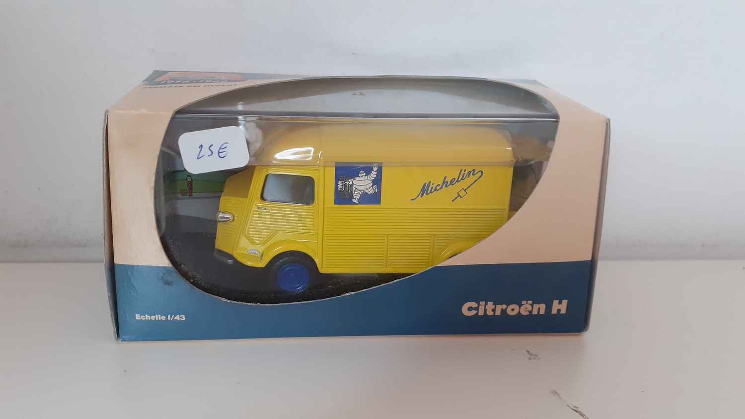 Citroën type H jaune MICHELIN