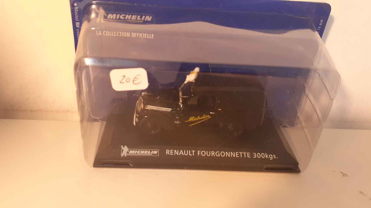 Renault fourgonnette 300 kg noire MICHELIN