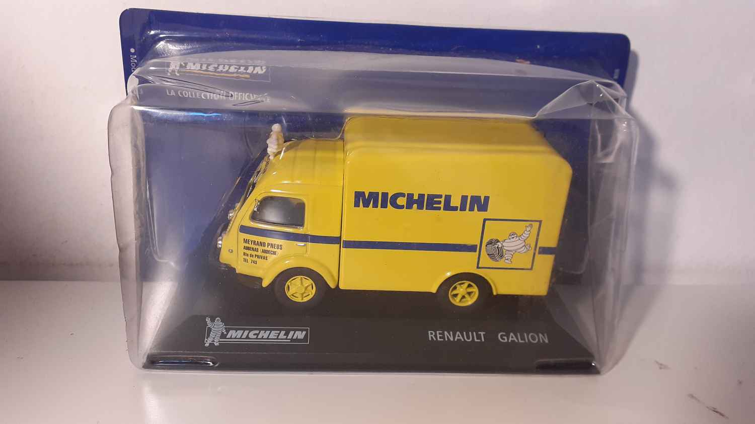 Renault Galion jaune MICHELIN