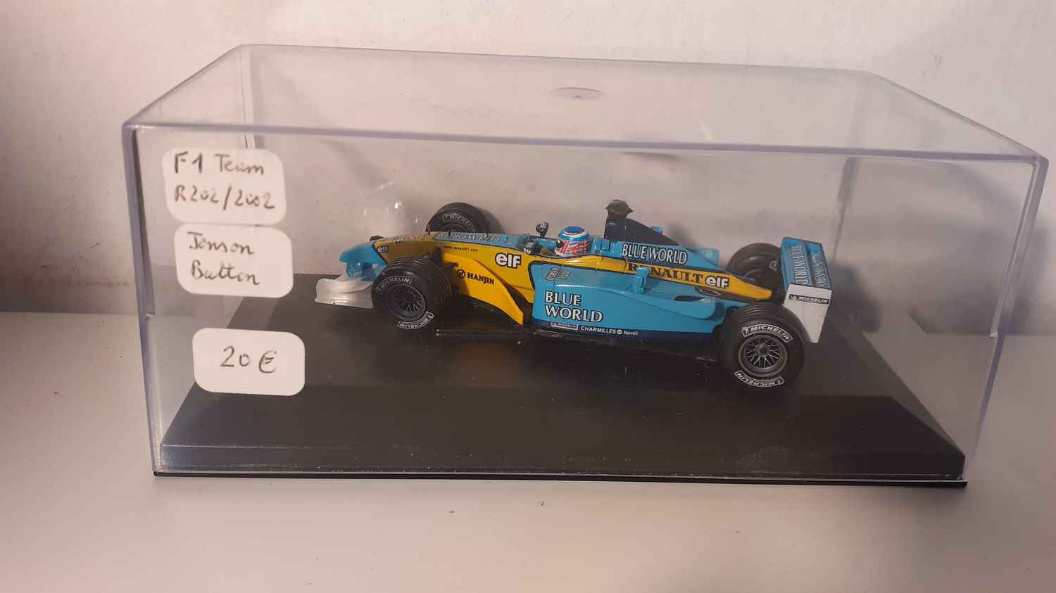 Renault F1 Team R 202 de 2002 SANS inscription sur le socle (Formule 1)