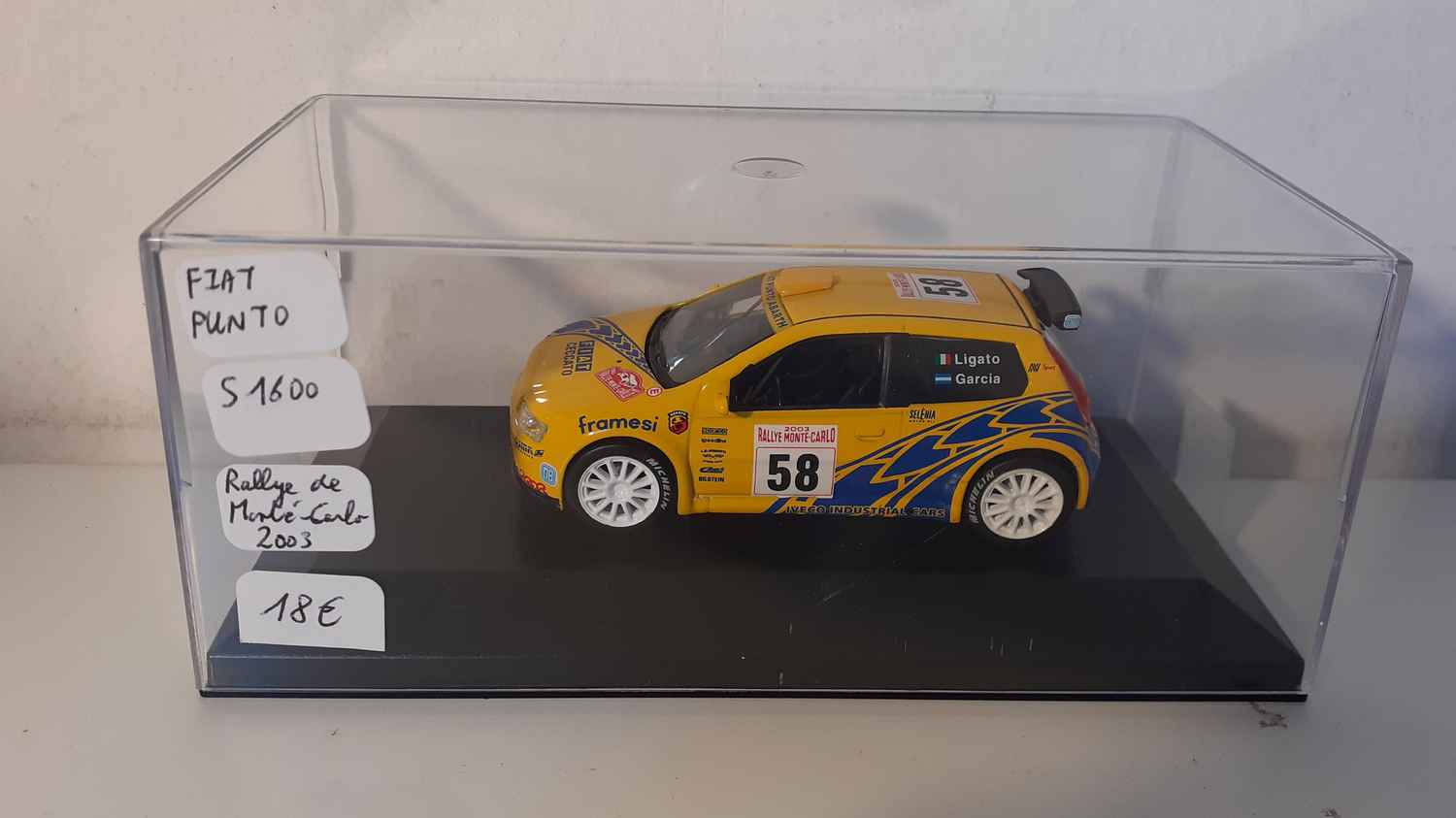 Fiat Punto S 1600 (rallye de Monté-Carlo de 2003) Boite plexi