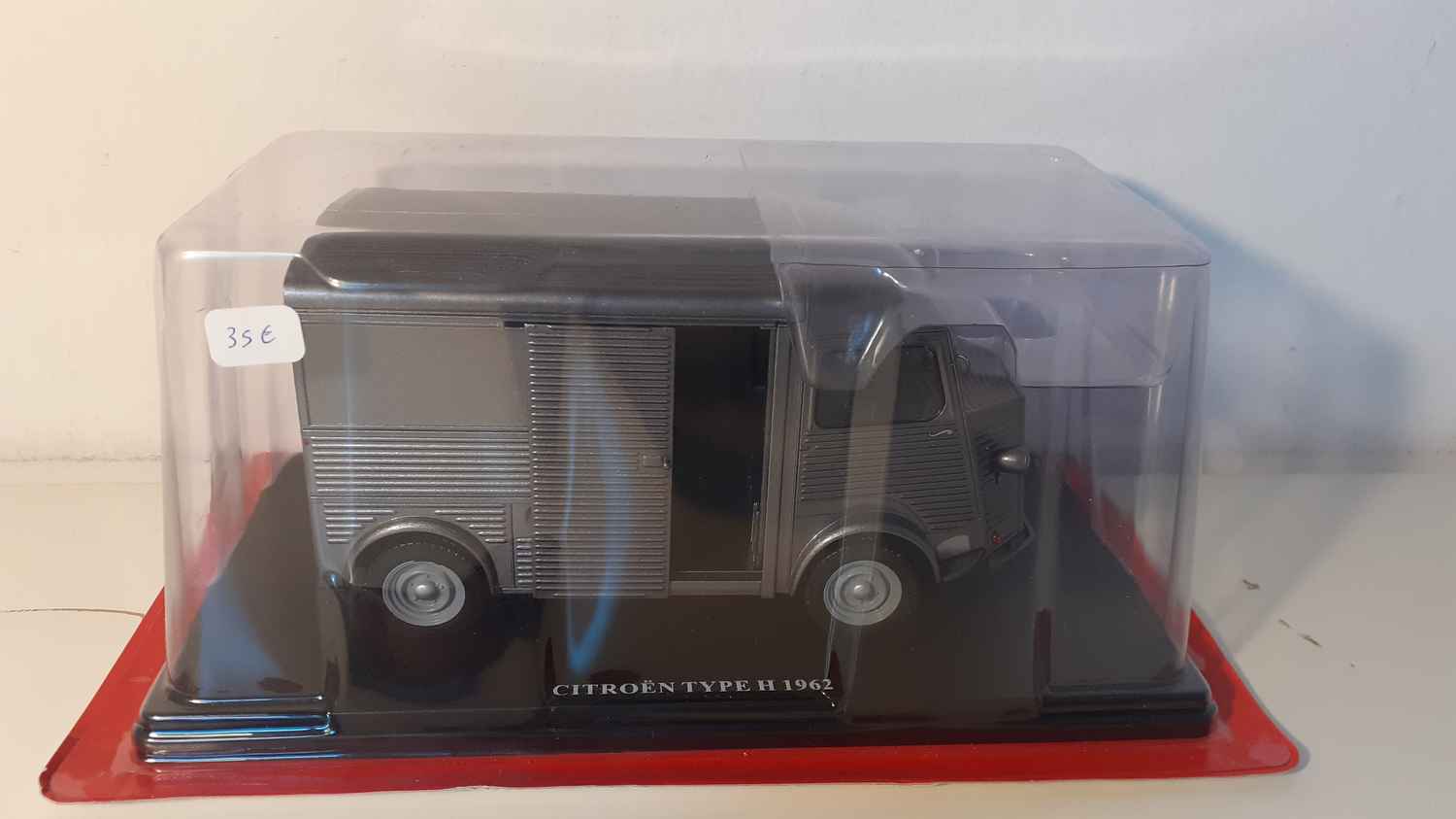 Citroën type H gris foncé de 1962 (échelle 1/24ème)