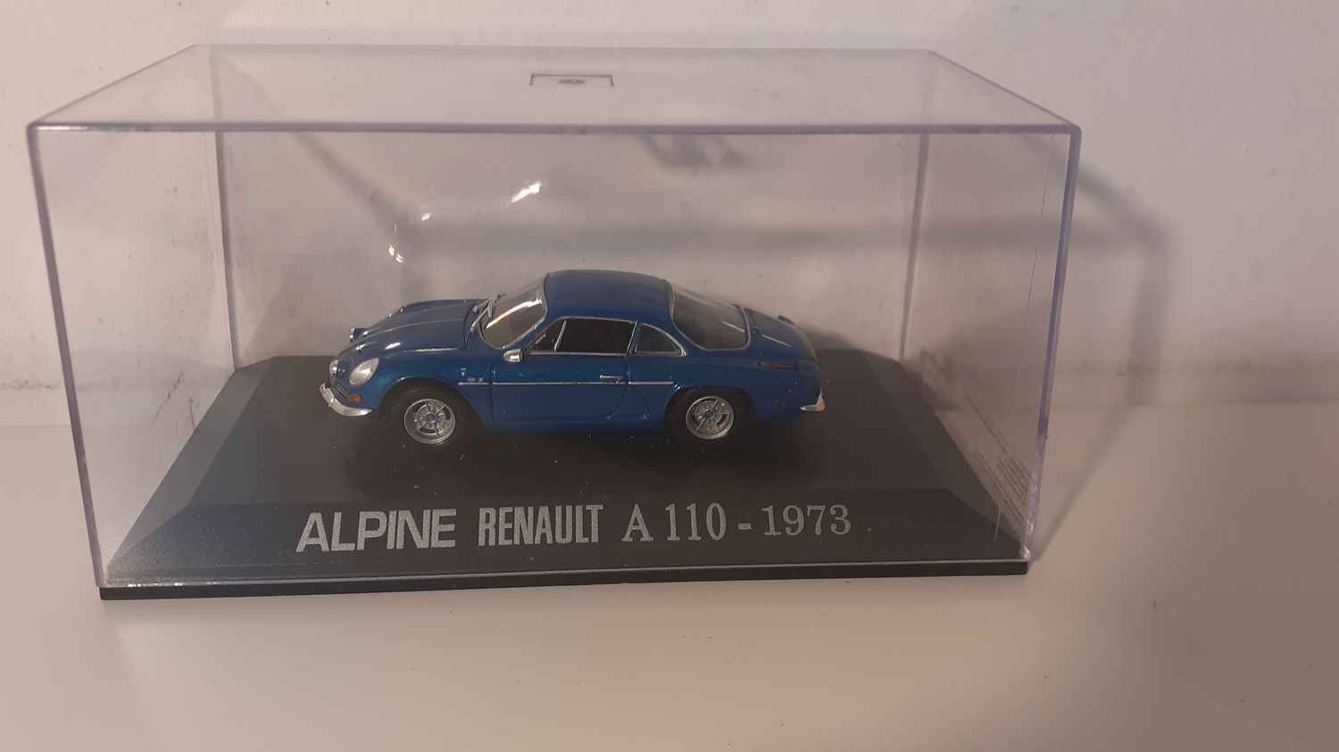 Renault Alpine A110 bleue de 1973 (grande boite plexi)