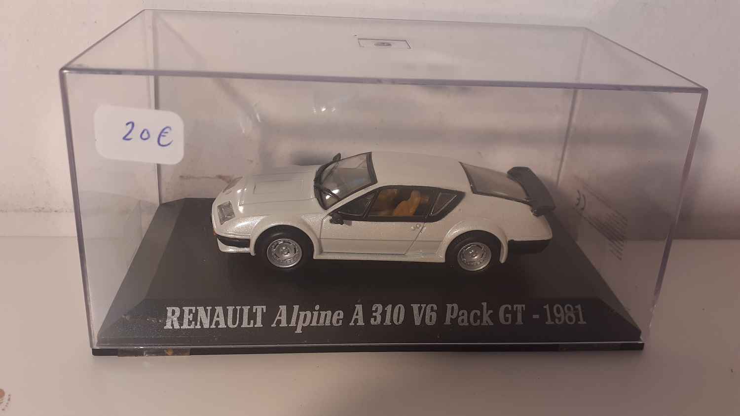 Renault Alpine A310 V6 pack GT blanche de 1981 (grande boite plexi)