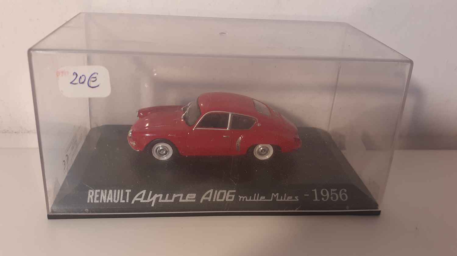 Renault Alpine A106 Mille Miles rouge de 1956 (grande boite plexi)