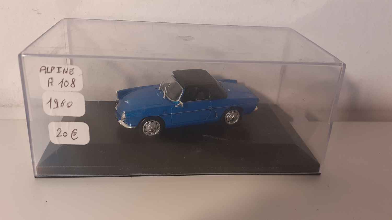 Renault Alpine A108 bleue de 1960 (boite plexi)