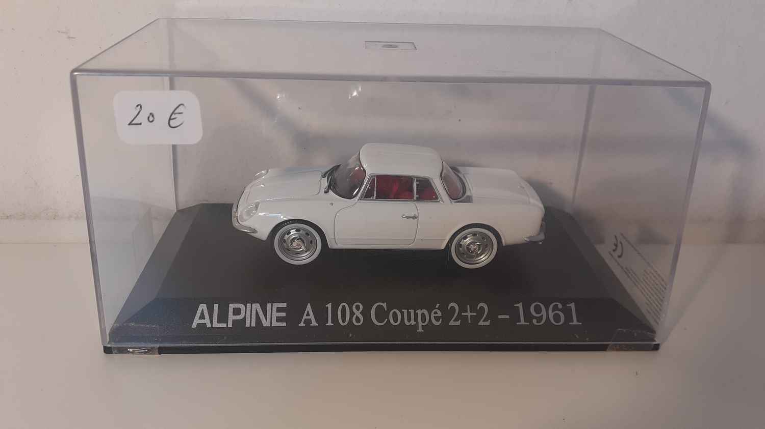 Renault Alpine A108 coupé 2 + 2 blanche de 1961