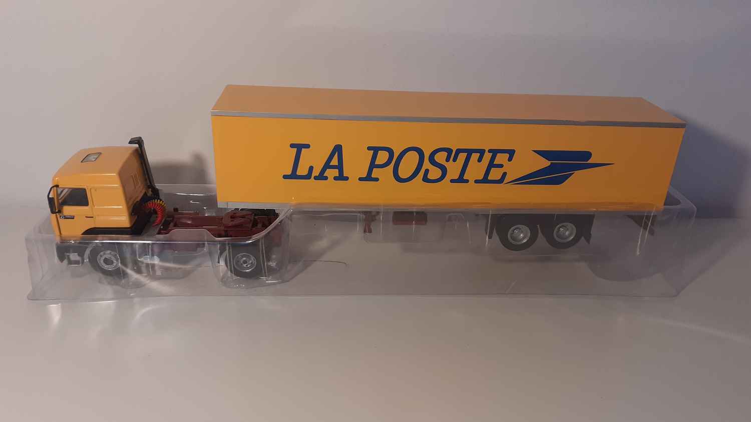 Camion semi-remorque RENAULT G 340 de la Poste