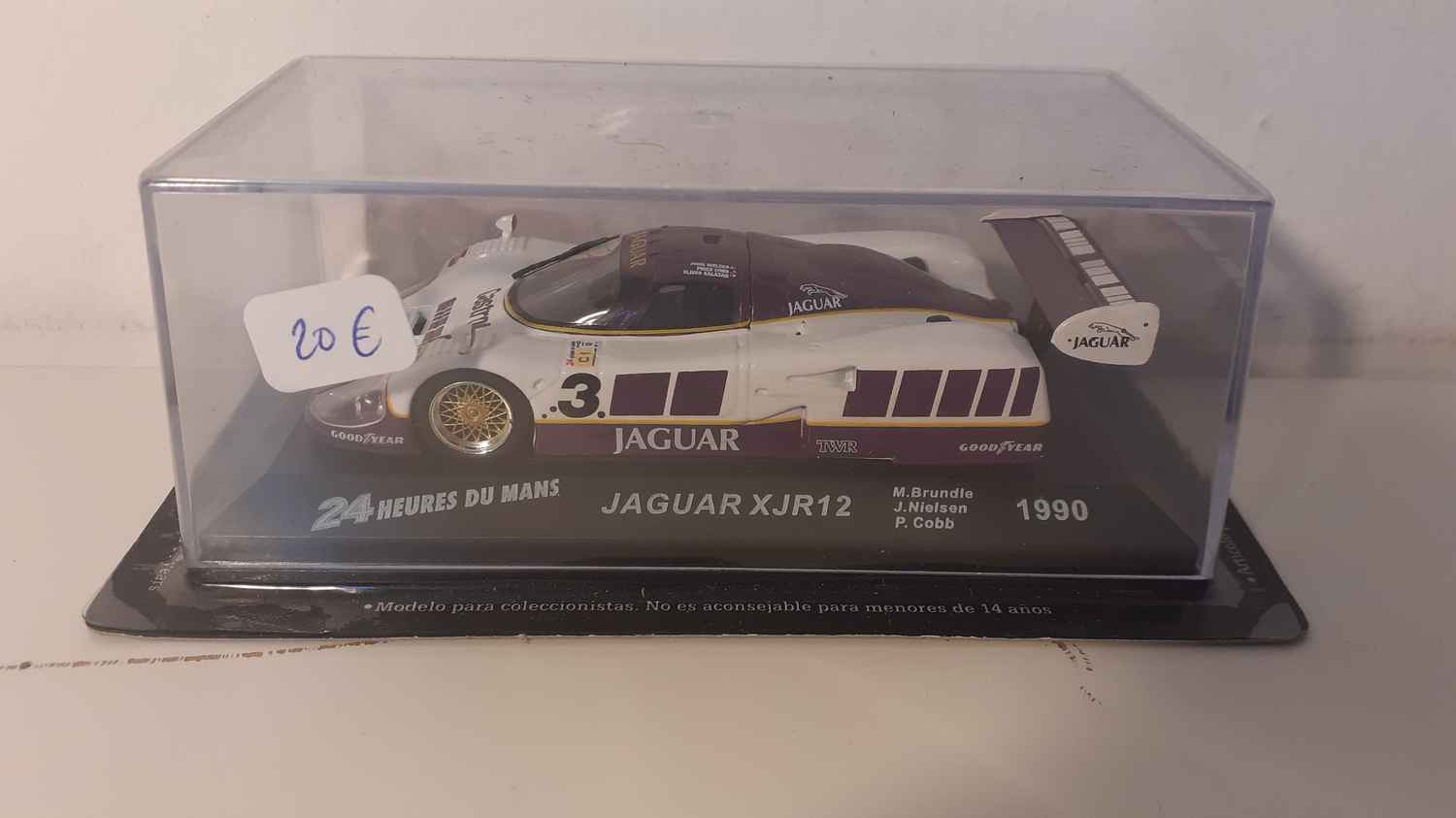 Jaguar XJR12 (24 heures du Mans de 1990) boite plexi