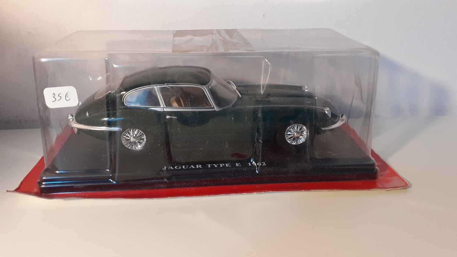 Jaguar type E verte foncée de 1962 (échelle 1/24ème)