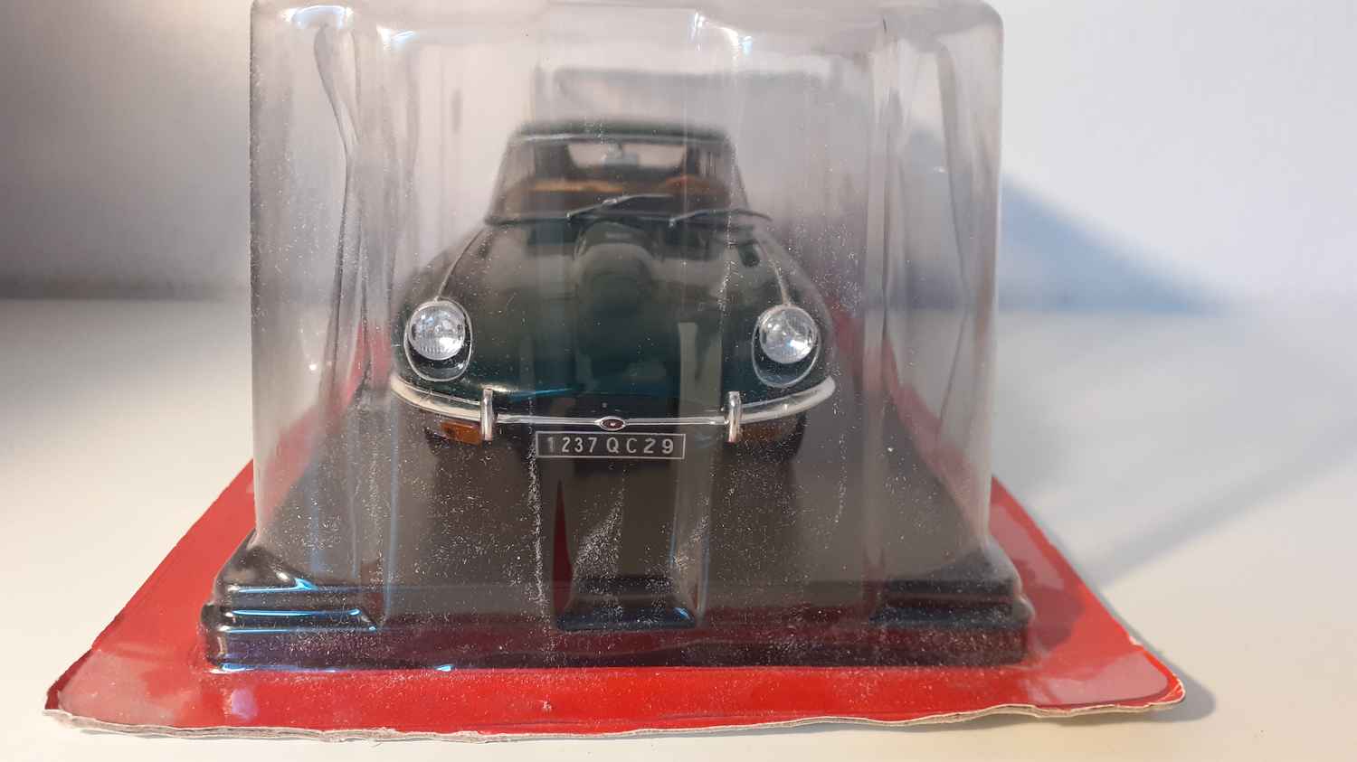 Jaguar type E verte foncée de 1962 (échelle 1/24ème)