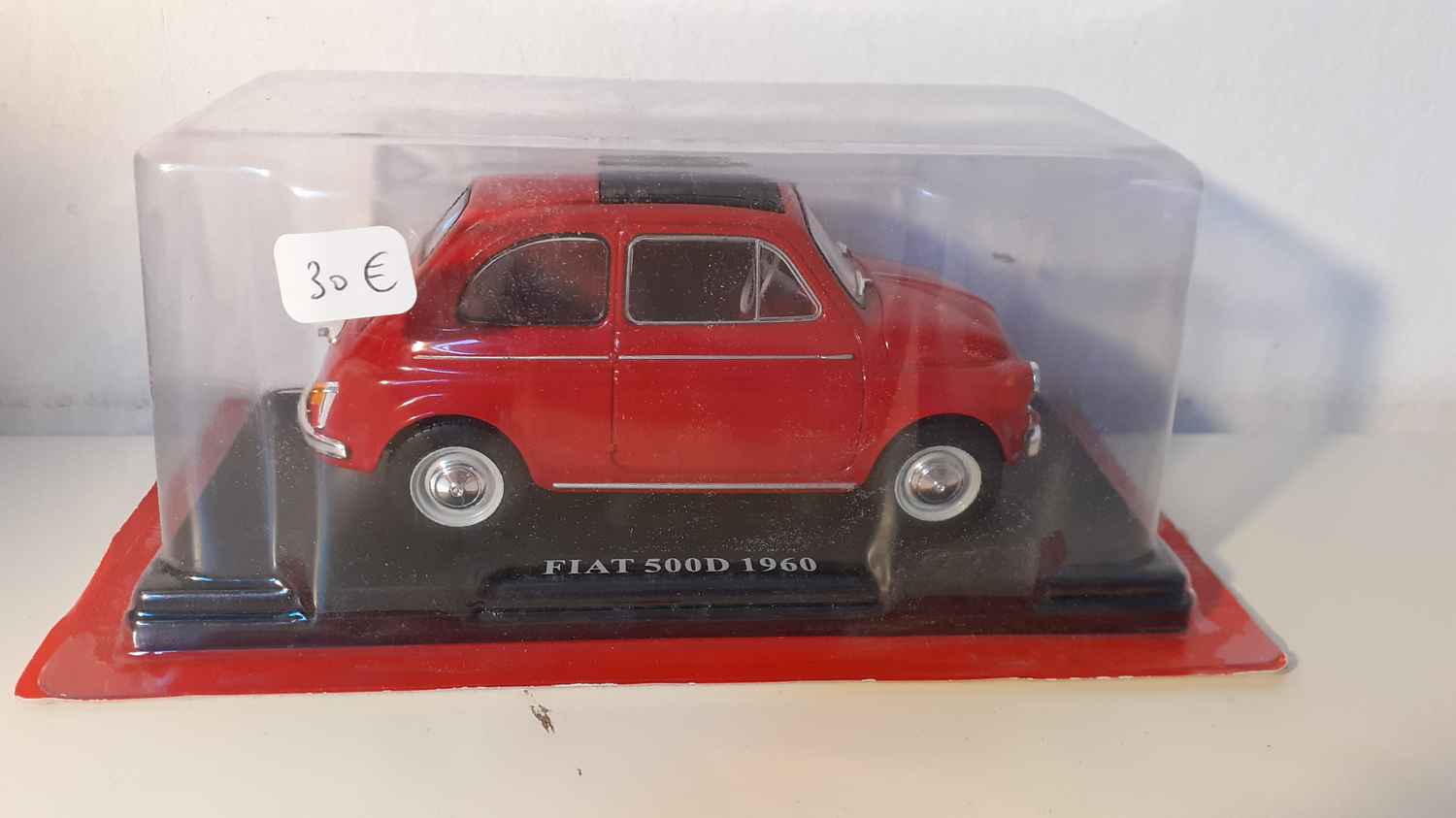 Fiat 500D rouge de 1960 (échelle 1/24ème)