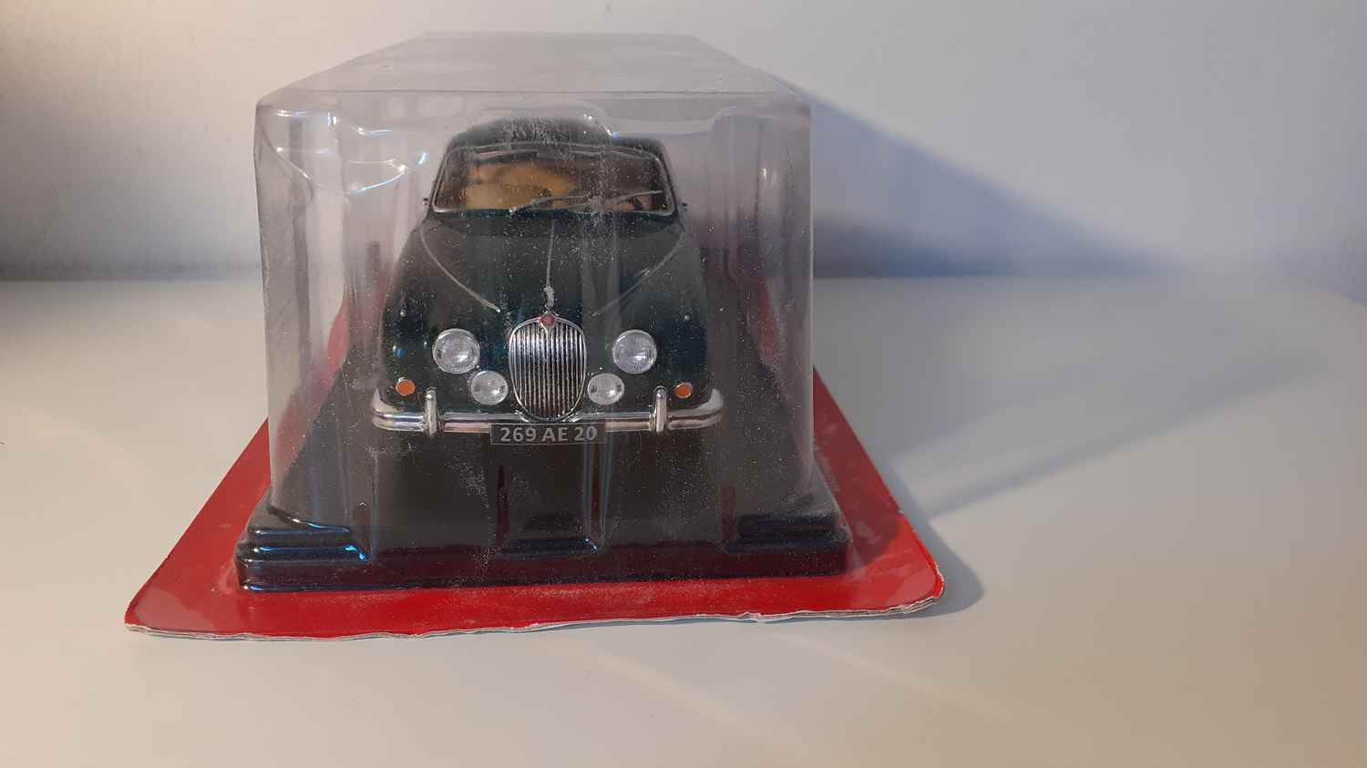 Jaguar Mark 2 verte foncée de 1960 (échelle 1/24ème)