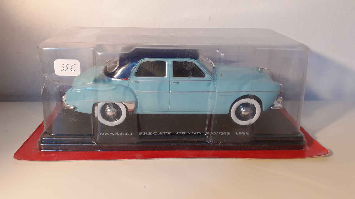 Renault Frégate grand Pavois bleue claire et toit bleu foncé de 1956 (échelle 1/24ème)