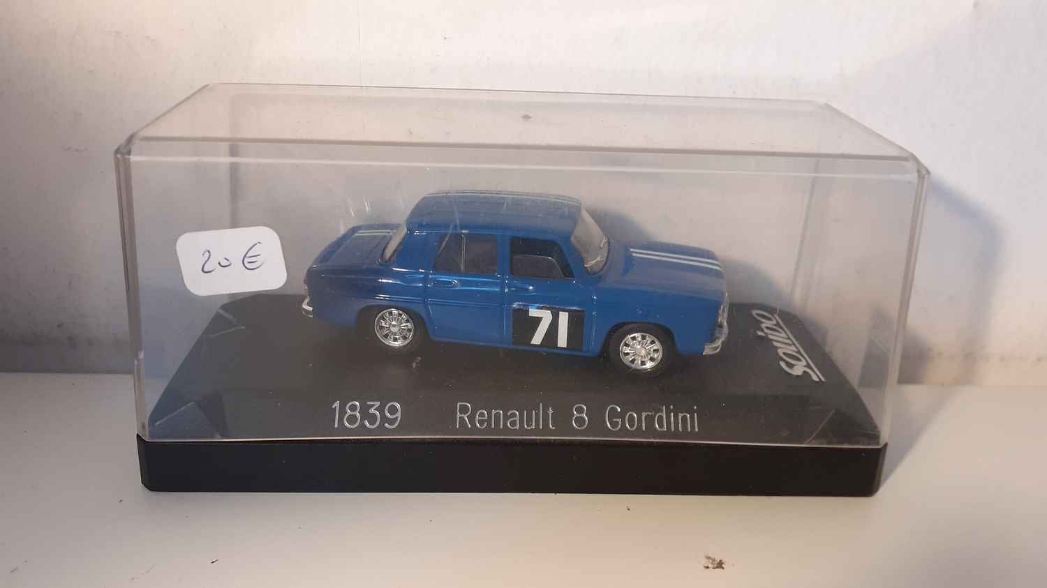 Renault 8 Gordini bleue avec le numéro 71 (Solido N°1839)