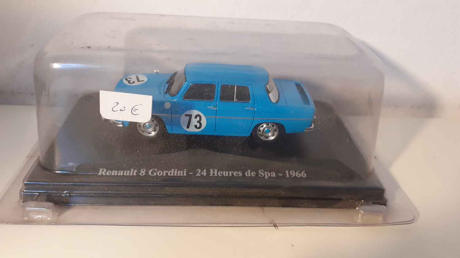 Renault 8 Gordini bleue avec le N°73 - 24 heures de Spa 1966