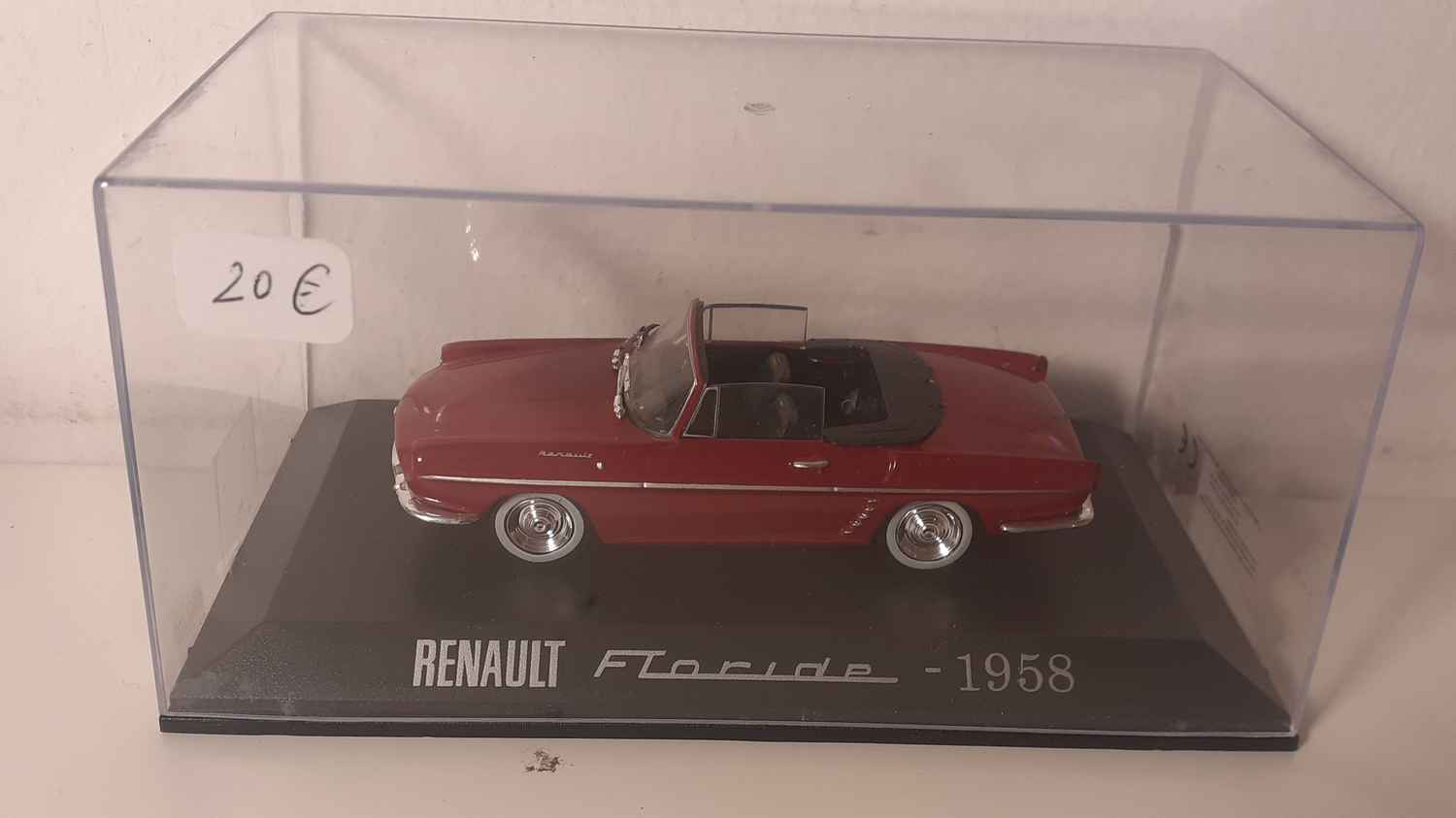 Renault Floride cabriolet bordeaux de 1958